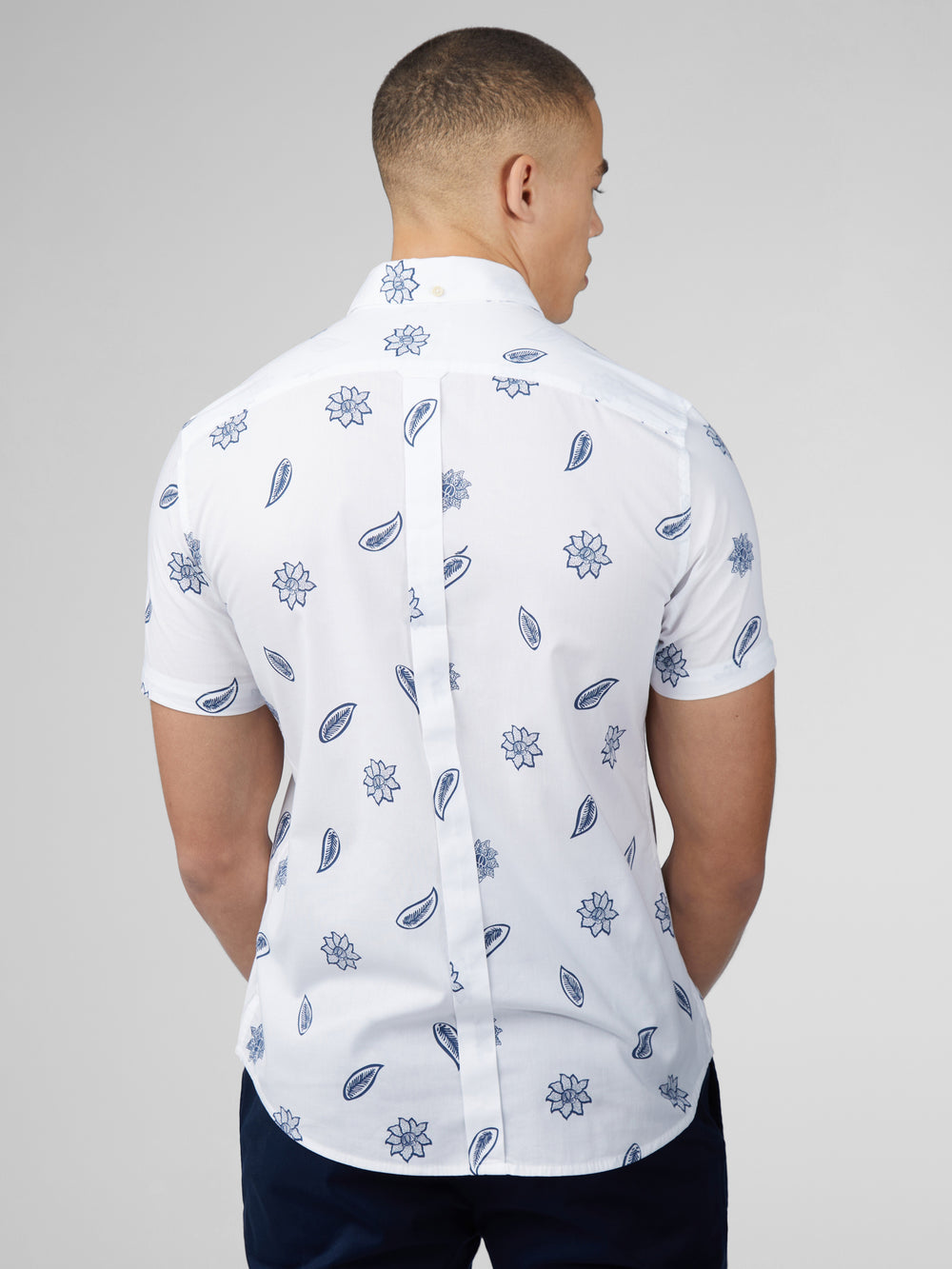 White Ben Sherman Signature Floral Shirts | 305687-LQS