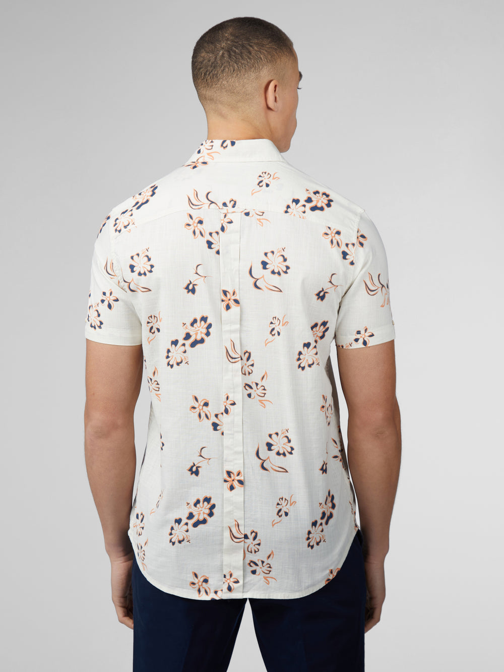 White Ben Sherman Signature Linear Floral Shirts | 421573-MOP