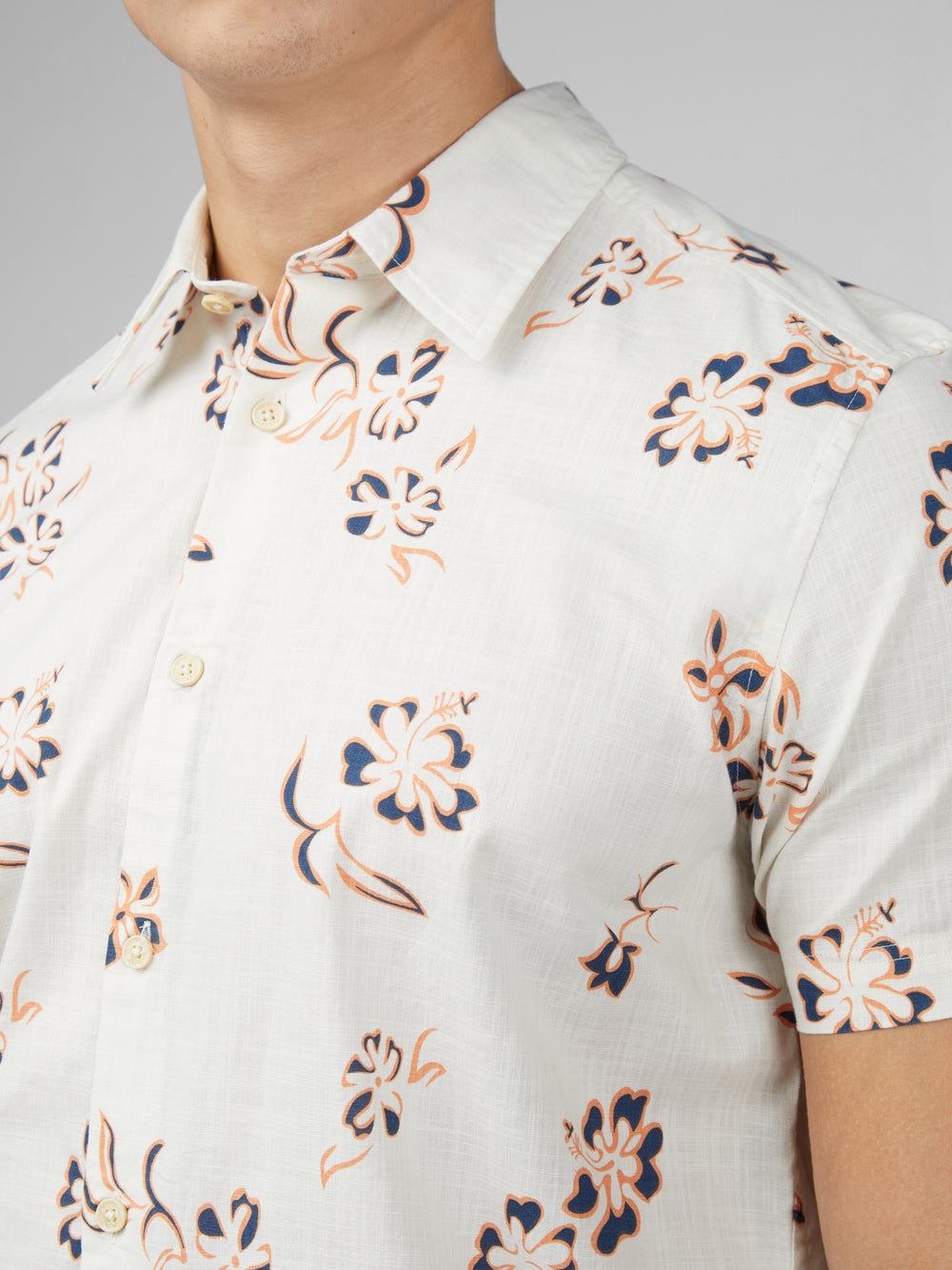 White Ben Sherman Signature Linear Floral Shirts | 421573-MOP